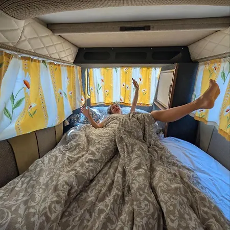 Rent A Blue Classics's Campervan Vw T3 Amarela - Algarve - Faro - Portugal Glamping Portimão